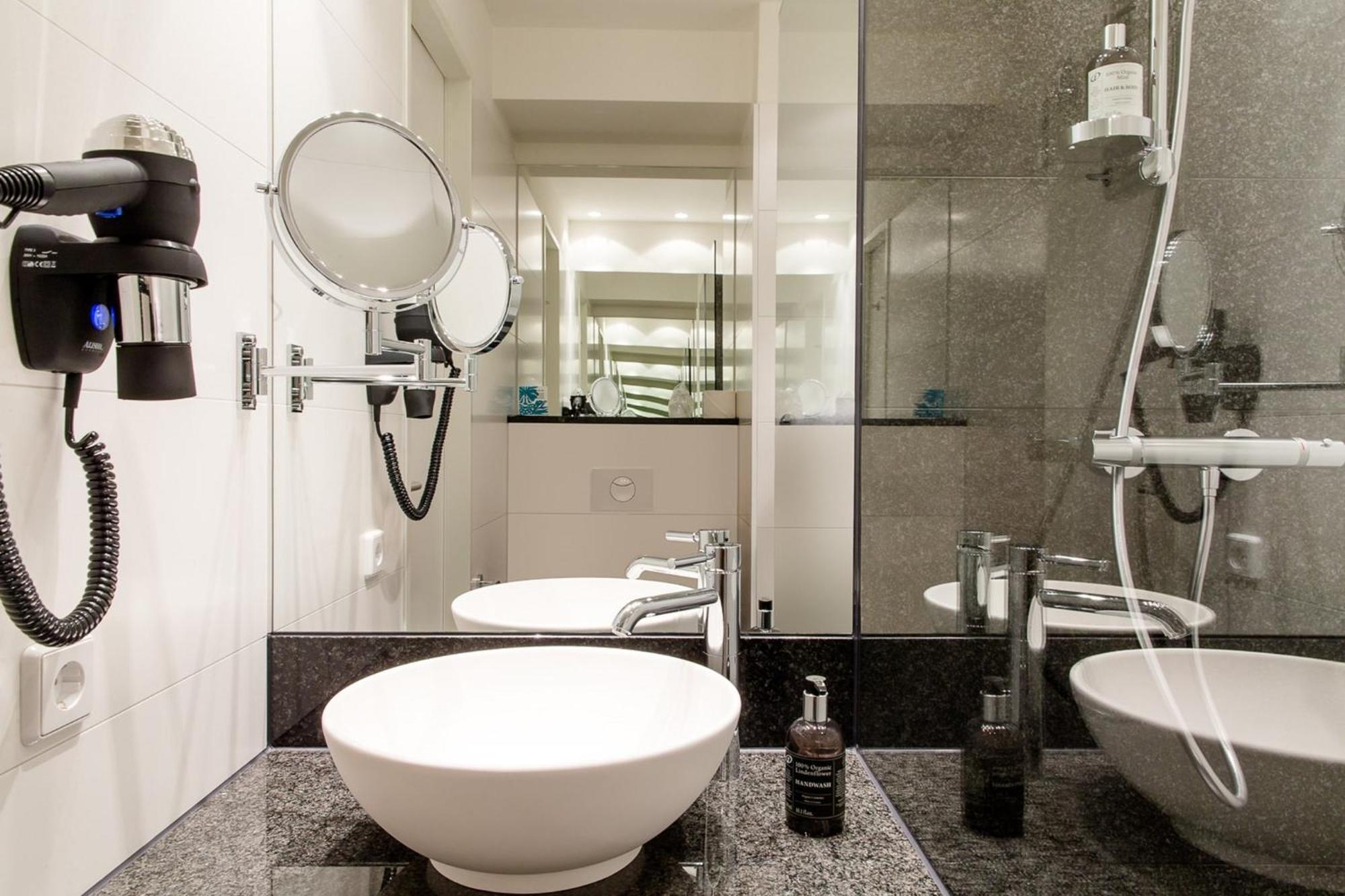 Motel One Luebeck Esterno foto